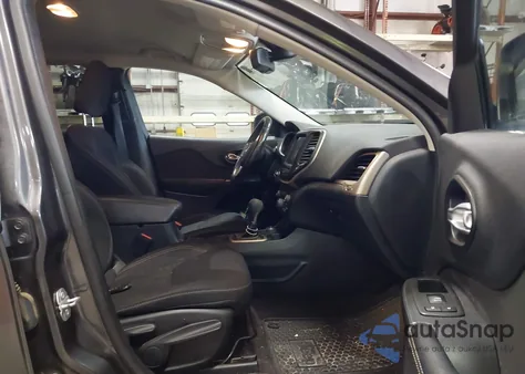 2016 Jeep Cherokee Latitude z USA, uszkodzony, nr VIN 1C4PJMCS5GW282899